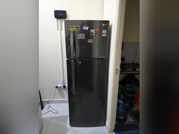 ال جي  ثلاجة بفريزر علوي  - أسود