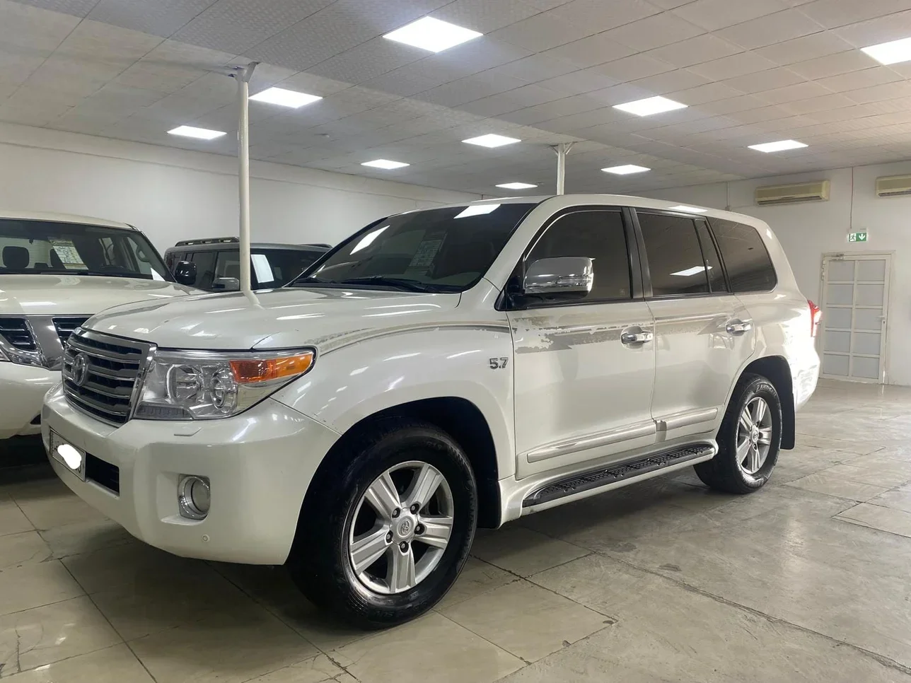 Toyota Land Cruiser VXR 2013 Automatic 282,000 Km 8 Cylinder Four Wheel Drive (4WD) SUV White