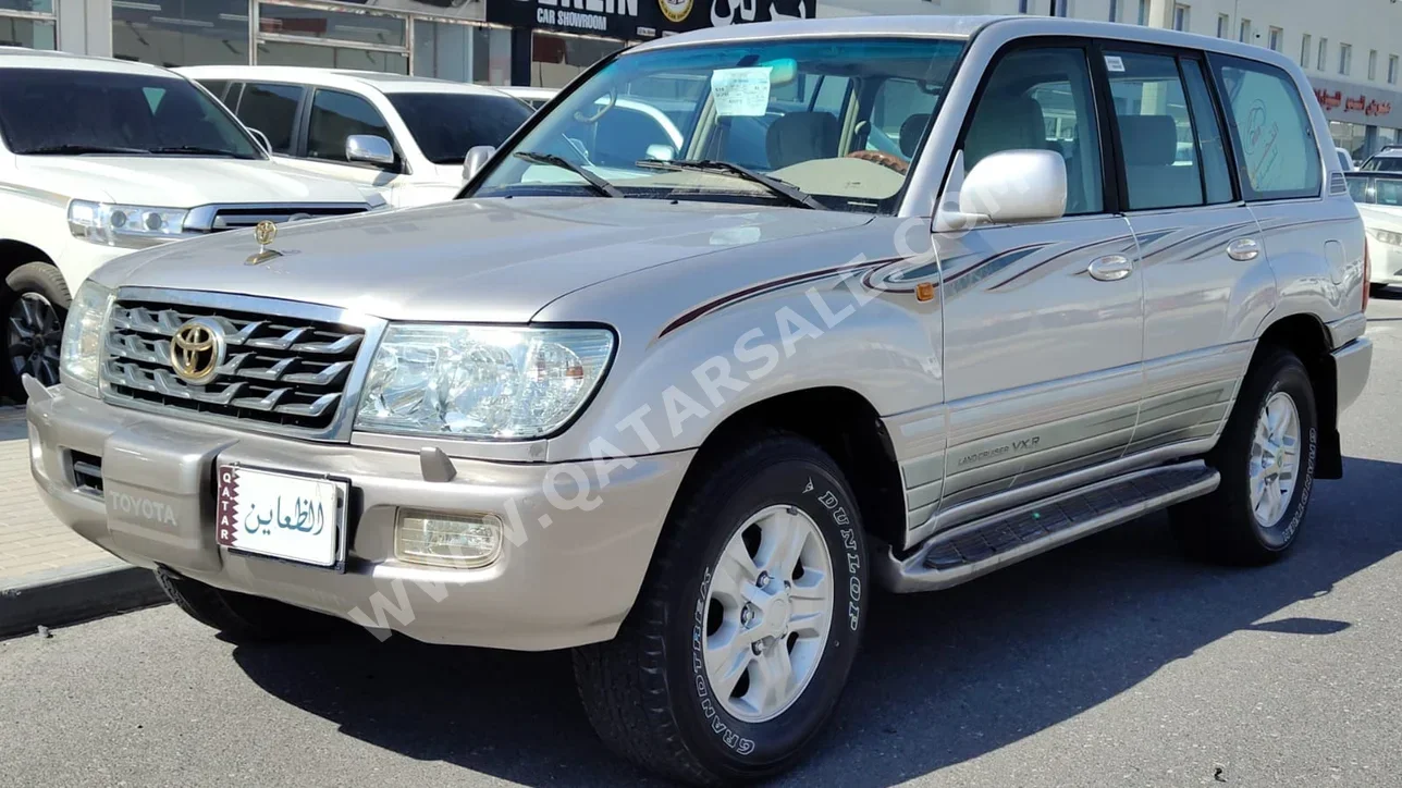 Toyota Land Cruiser VXR 2003 Manual 264,000 Km 8 Cylinder Four Wheel Drive (4WD) SUV Gold