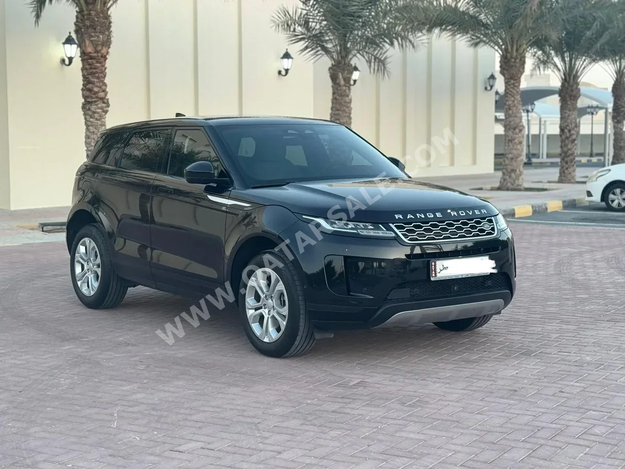 لاند روفر أيفوك داينمك 2021 اوتوماتيك 50,000 كم 4 سلندر دفع رباعي اس يو في أسود