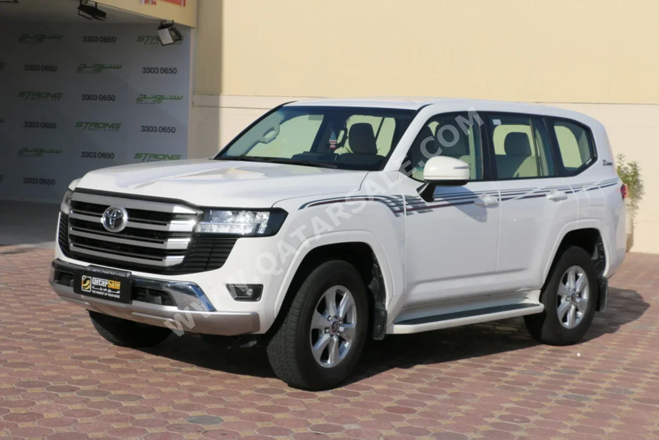 تويوتا  لاند كروزر  جي اكس  2022  اوتوماتيك  126,000 كم  6 سلندر  دفع رباعي  اس يو في  أبيض