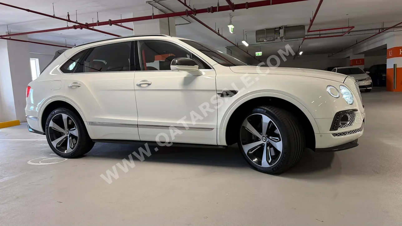 بنتلي  بينتايجا  2018  اوتوماتيك  73,500 كم  12 سلندر  دفع رباعي  اس يو في  أبيض مطفي