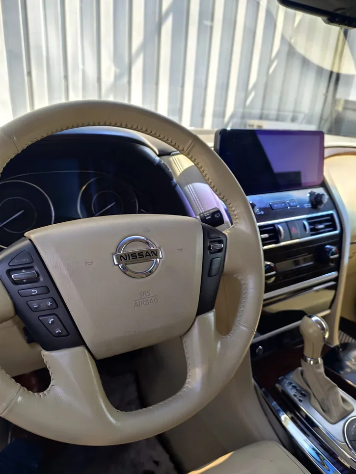 نيسان  باترول  تيتانيوم  2017  اوتوماتيك  99,000 كم  8 سلندر  دفع رباعي  اس يو في  فضي