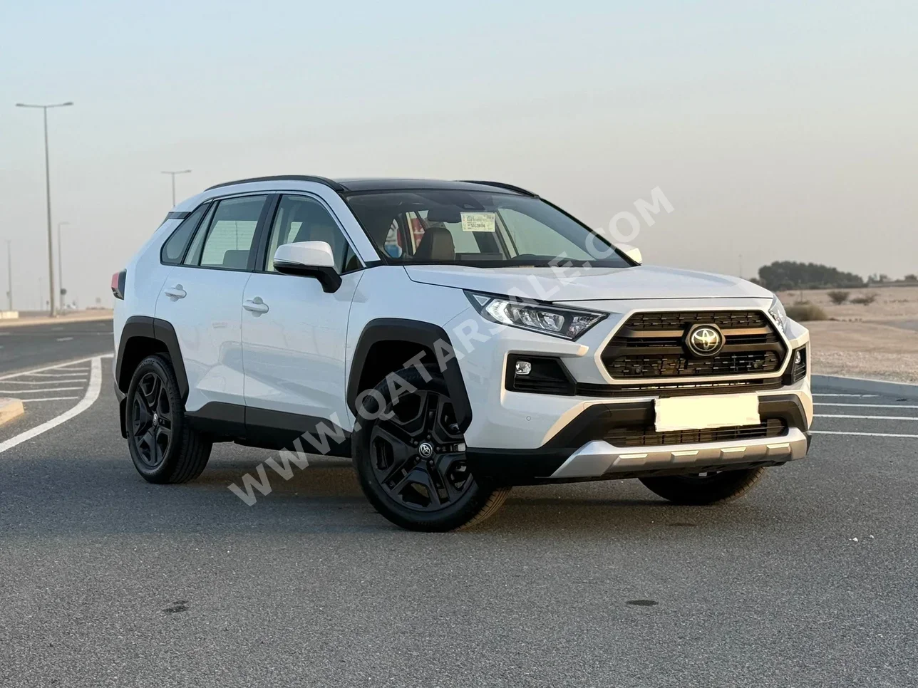 تويوتا راف 4 2025 اوتوماتيك 0 كم 4 سلندر دفع رباعي اس يو في أبيض تحت الضمان
