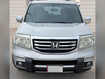 Honda  Pilot  EXL  2015  Automatic  77,000 Km  6 Cylinder  All Wheel Drive (AWD)  SUV  Silver