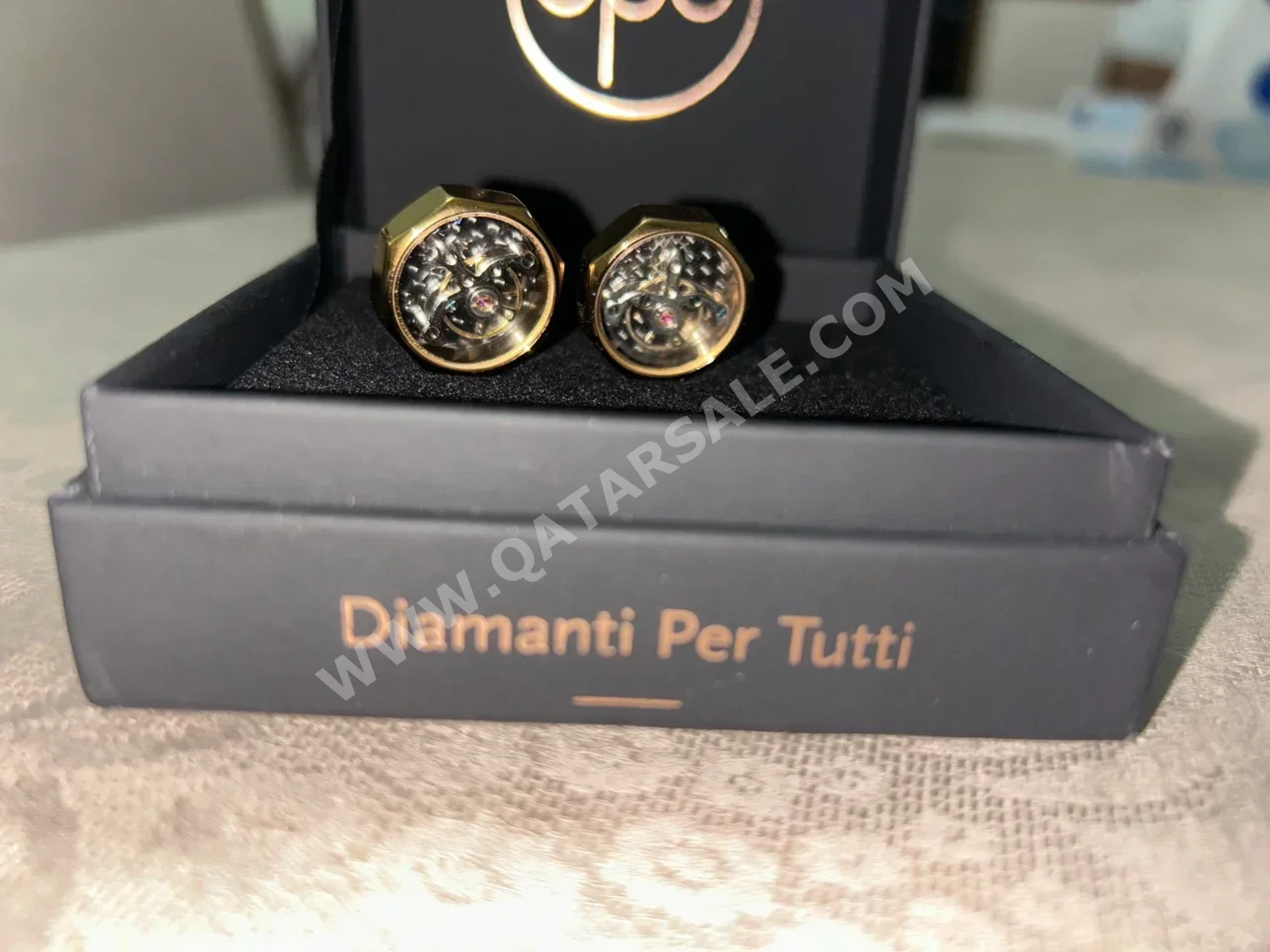 أزرار أكمام ذهبي فاتح