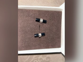 أزرار أكمام أسود و فضي