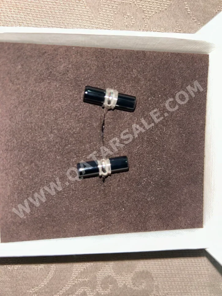 أزرار أكمام أسود و فضي