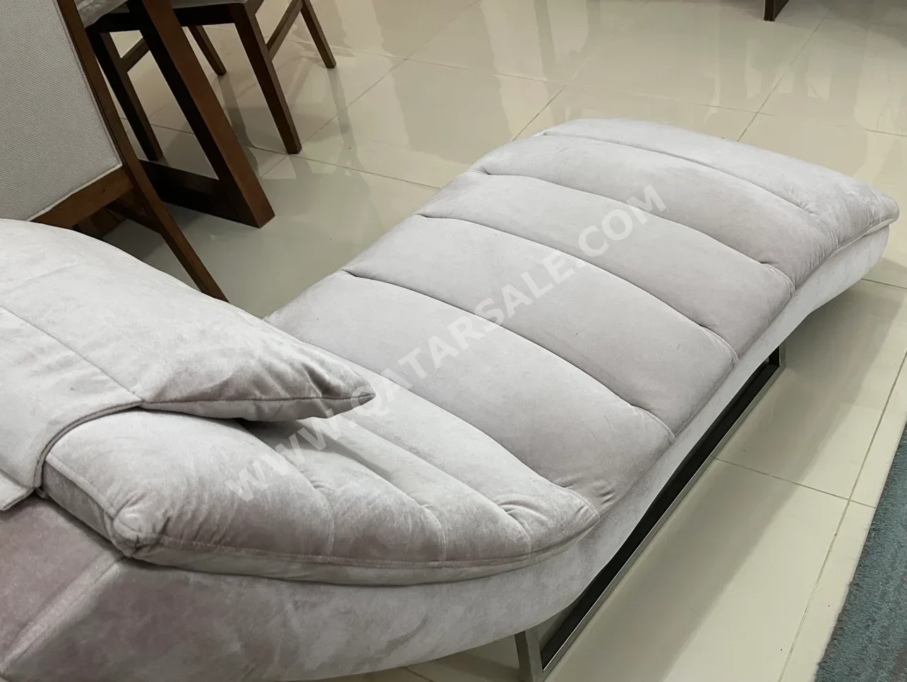 الأرائك والكنب والكراسي هومز أر أس - قماش - زهري - سرير أريكة