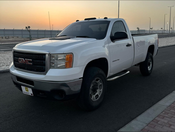 GMC  Sierra  2500 HD  2012  Automatic  321,000 Km  8 Cylinder  Four Wheel Drive (4WD)  Pick Up  White