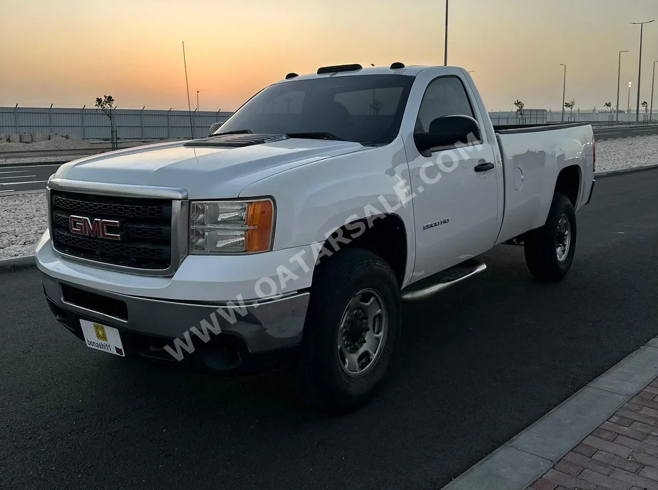جي ام سي  سييرا  2500 HD  2012  اوتوماتيك  321,000 كم  8 سلندر  دفع رباعي  بيكب  أبيض