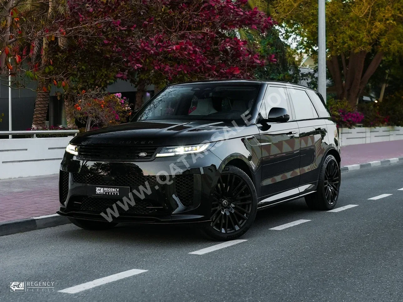لاند روفر  رانج روفر سبورت  8 سلندر  فخمة  أسود  2024