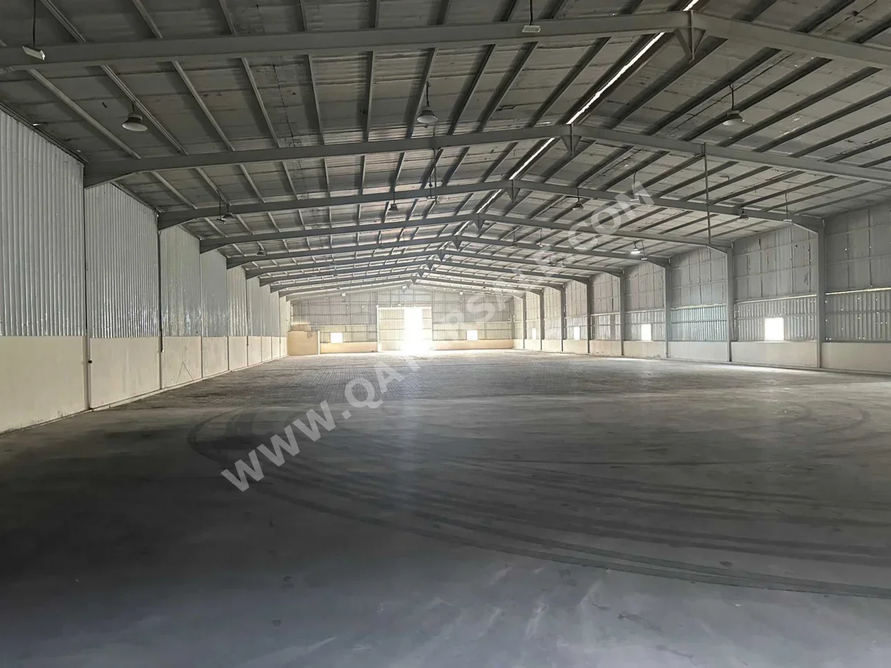 Warehouses & Stores - Al Wakrah - Barkit Al Awamer -Area Size: 2500 Square Meter