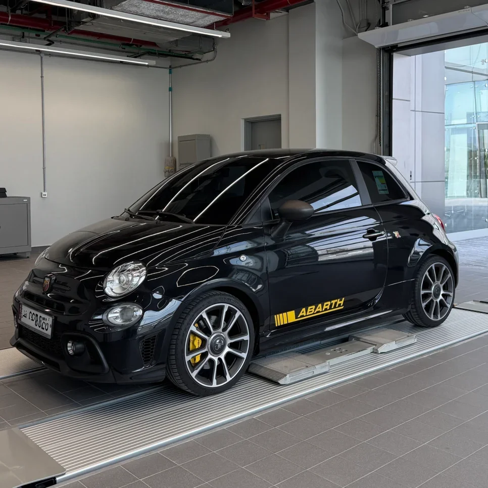Fiat  695  Abarth  2023  Automatic  11,000 Km  4 Cylinder  Front Wheel Drive (FWD)  Hatchback  Black  With Warranty