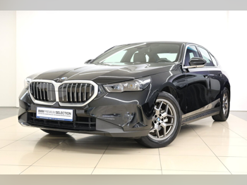 بي ام دبليو  الفئة - الخامسة  520i  2024  اوتوماتيك  60,000 كم  4 سلندر  دفع خلفي  سيدان  أسود  تحت الضمان