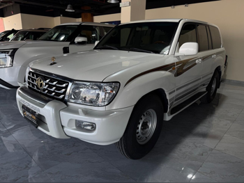 Toyota  Land Cruiser  VXR  2006  Automatic  437,000 Km  8 Cylinder  Four Wheel Drive (4WD)  SUV  White