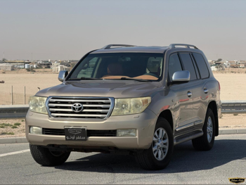 Toyota  Land Cruiser  VXR  2009  Automatic  462,000 Km  8 Cylinder  Four Wheel Drive (4WD)  SUV  Gold