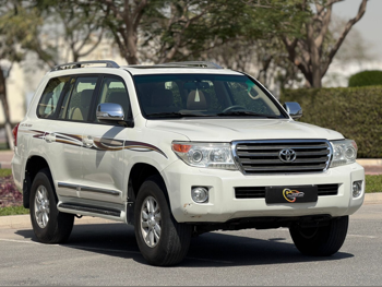 تويوتا  لاند كروزر  جي اكس ار  2013  اوتوماتيك  255,000 كم  6 سلندر  دفع رباعي  اس يو في  أبيض