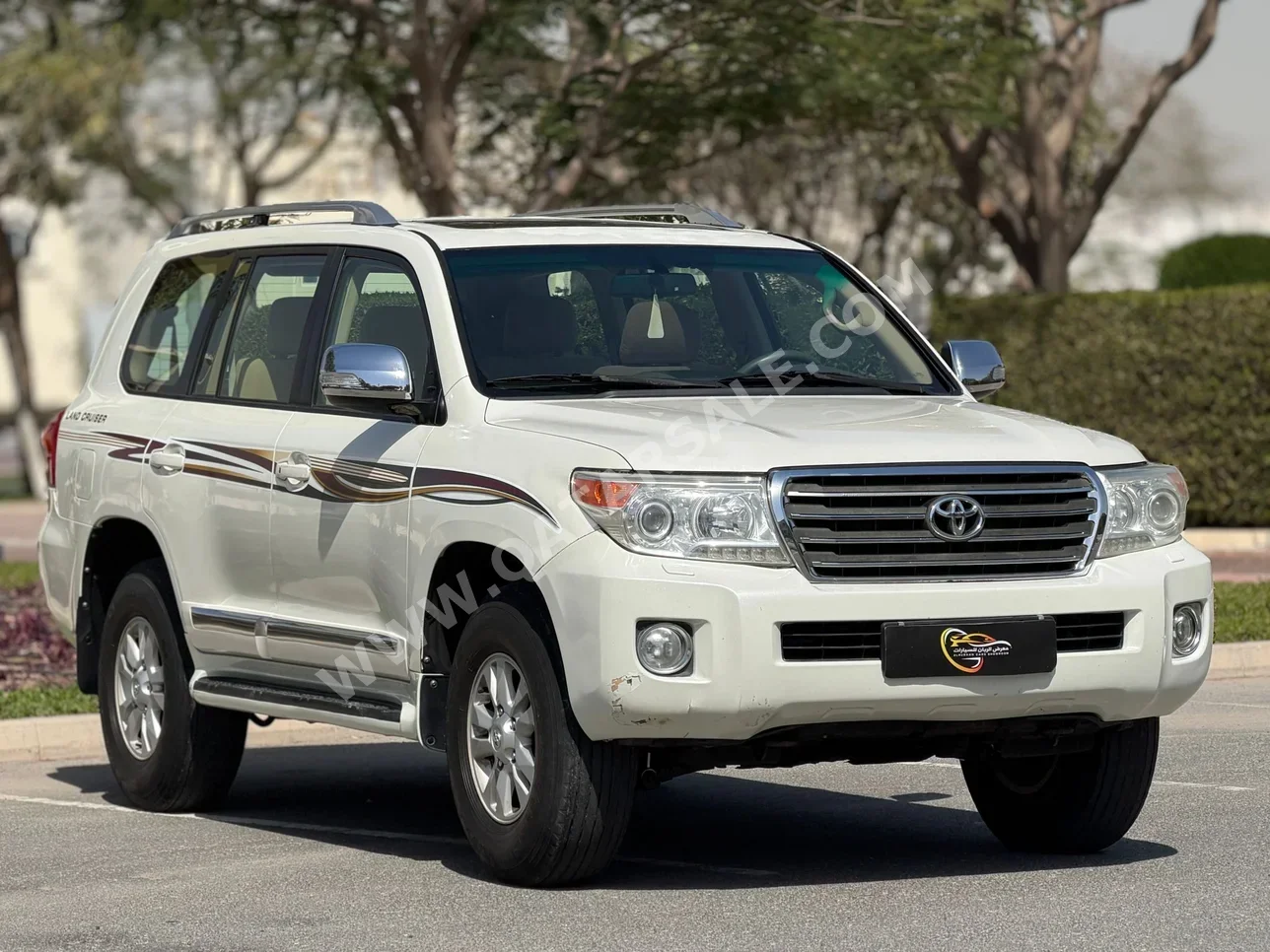 تويوتا  لاند كروزر  جي اكس ار  2013  اوتوماتيك  255,000 كم  6 سلندر  دفع رباعي  اس يو في  أبيض