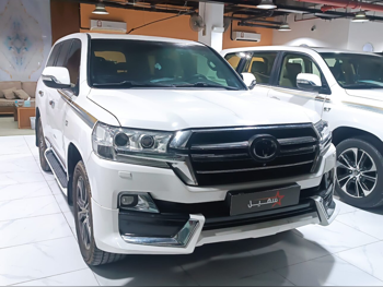 Toyota  Land Cruiser  VXR- Grand Touring S  2020  Automatic  266,000 Km  8 Cylinder  Four Wheel Drive (4WD)  SUV  White