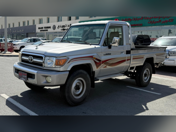 تويوتا  لاند كروزر  ال اكس  2008  عادي  67,000 كم  6 سلندر  دفع رباعي  بيكب  فضي