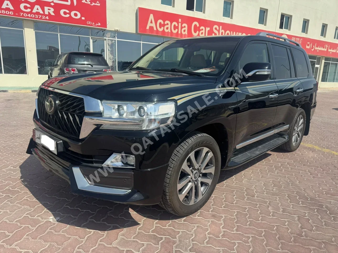 Toyota  Land Cruiser  VXS  2017  Automatic  178,304 Km  8 Cylinder  Four Wheel Drive (4WD)  SUV  Black