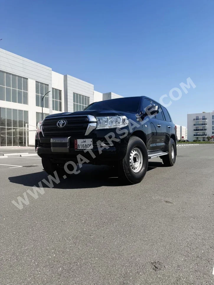 تويوتا لاند كروزر جي اكس 2017 عادي 382,000 كم 6 سلندر دفع رباعي اس يو في أسود