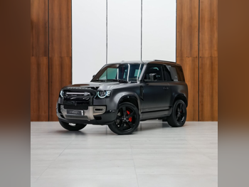 لاند روفر  ديفيندر  90 اكس  2023  اوتوماتيك  49,000 كم  6 سلندر  دفع رباعي  اس يو في  أسود  تحت الضمان