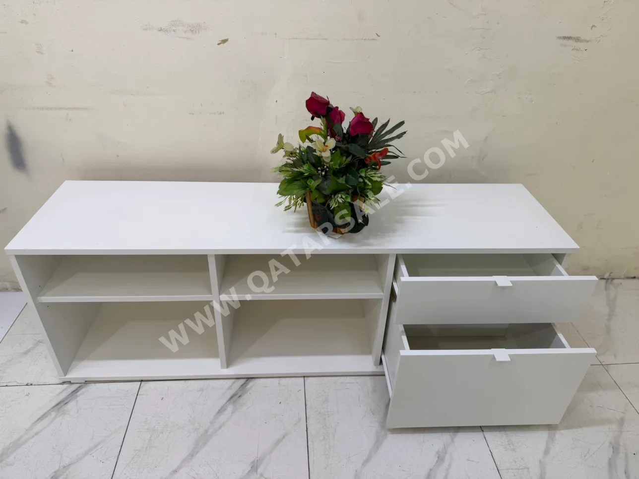 الطاولات والخزائن الجانبية وحدات التلفزيون و الوسائط  - ايكيا  - أبيض