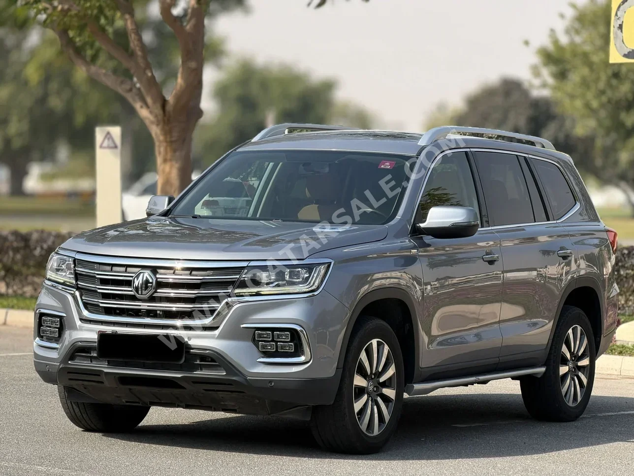 ام جي ار اكس8 2022 اوتوماتيك 81,000 كم 4 سلندر دفع كلي مستمر اس يو في رمادي