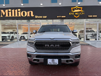 دودج  رام  لميتد  2021  اوتوماتيك  32,000 كم  8 سلندر  دفع رباعي  بيكب  أبيض  تحت الضمان