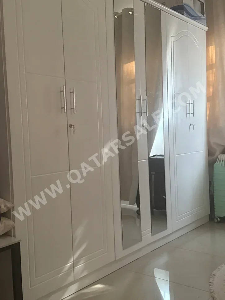 خزائن ودواليب الملابس والزينة - خزائن - أبيض