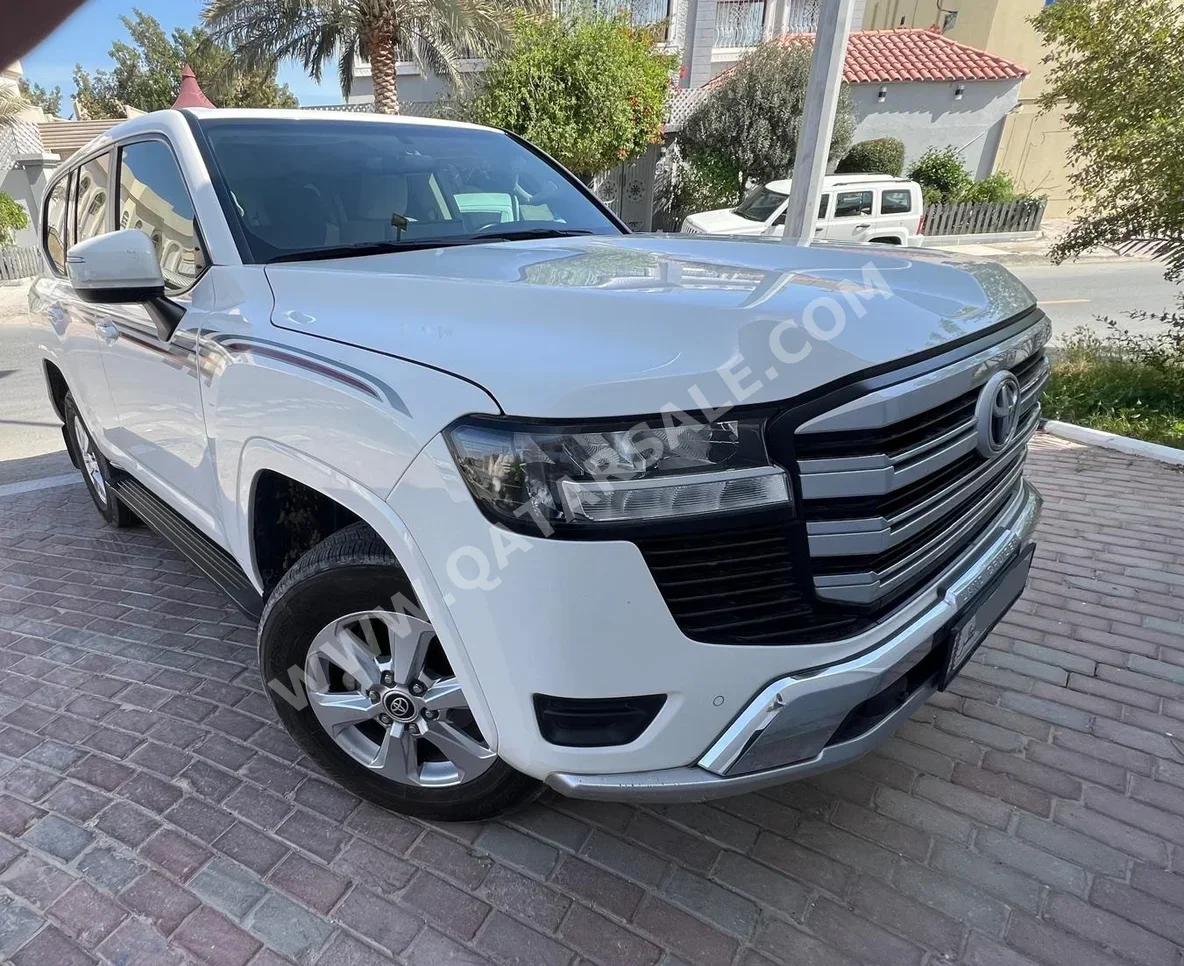 تويوتا  لاند كروزر  جي اكس ار  2022  اوتوماتيك  198,000 كم  6 سلندر  دفع رباعي  اس يو في  أبيض