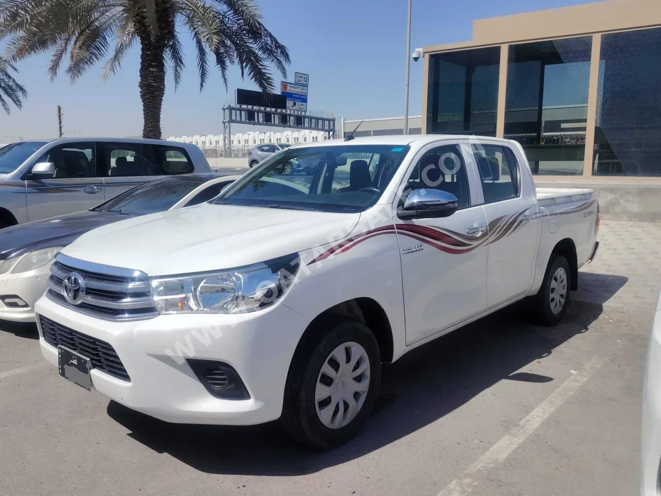 تويوتا  هاي لوكس  2021  اوتوماتيك  181,000 كم  4 سلندر  دفع خلفي  بيكب  أبيض