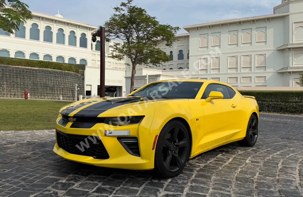 شفروليه كمارو اس اس 2016 اوتوماتيك 220,000 كم 8 سلندر دفع خلفي كوبيه \ سبورت أصفر تحت الضمان