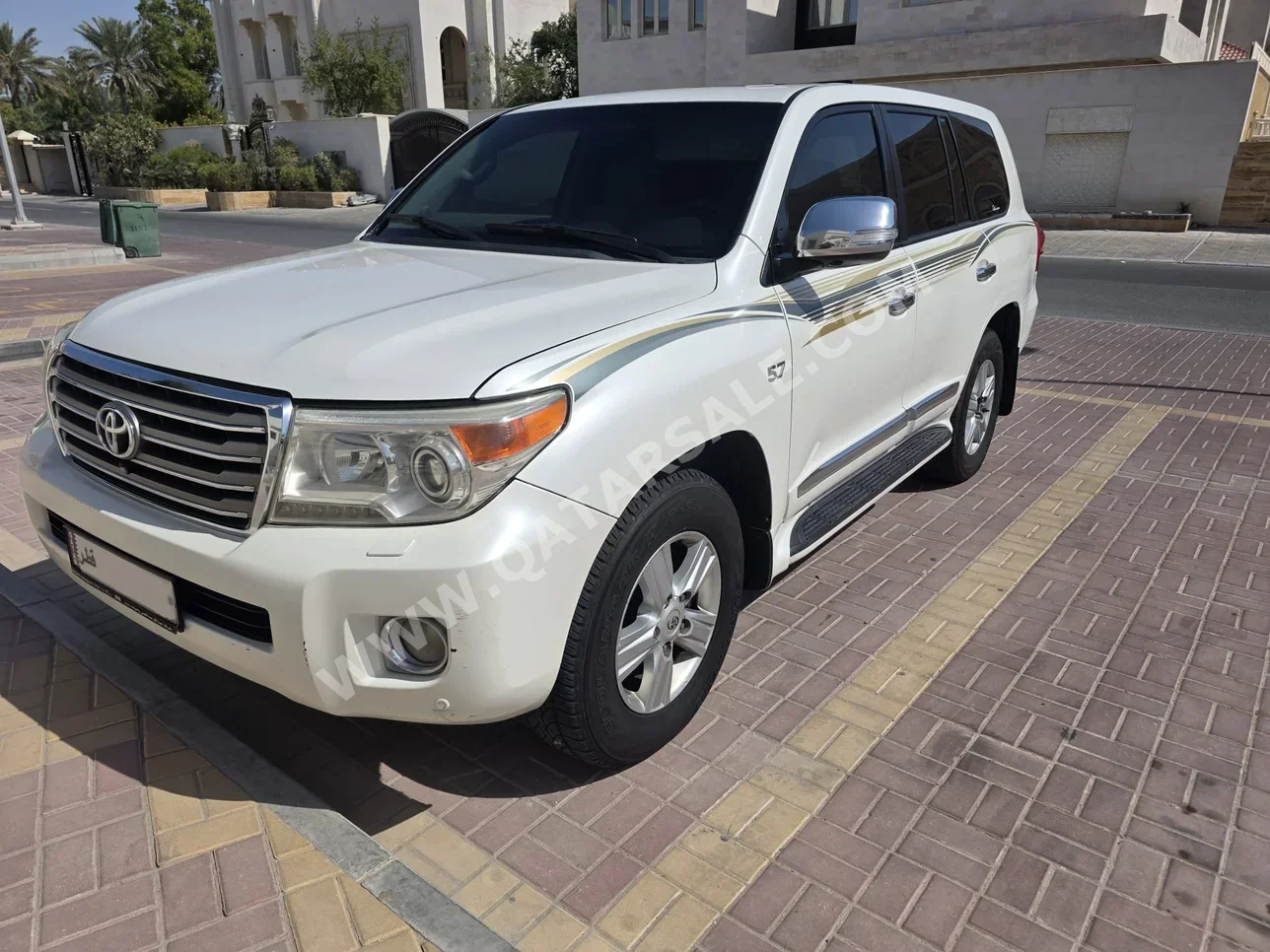 Toyota Land Cruiser VXR 2013 Automatic 387,000 Km 8 Cylinder Four Wheel Drive (4WD) SUV White