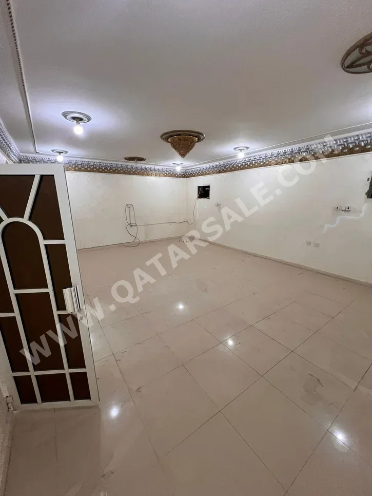 سكن عائلي  - غير مفروشة  - الريان  - معيذر  - 4 غرف نوم  - يشمل الماء والكهرباء