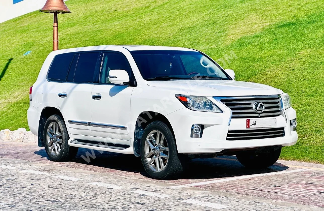 لكزس ال اكس 570 2014 اوتوماتيك 295,000 كم 8 سلندر دفع رباعي اس يو في أبيض
