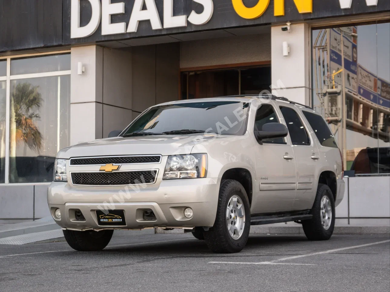 Chevrolet Tahoe LT 2014 Automatic 277,000 Km 8 Cylinder Four Wheel Drive (4WD) SUV Gold