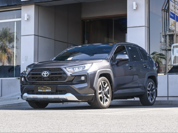 تويوتا  راف 4  2020  اوتوماتيك  117,000 كم  4 سلندر  دفع رباعي  اس يو في  رمادي غامق