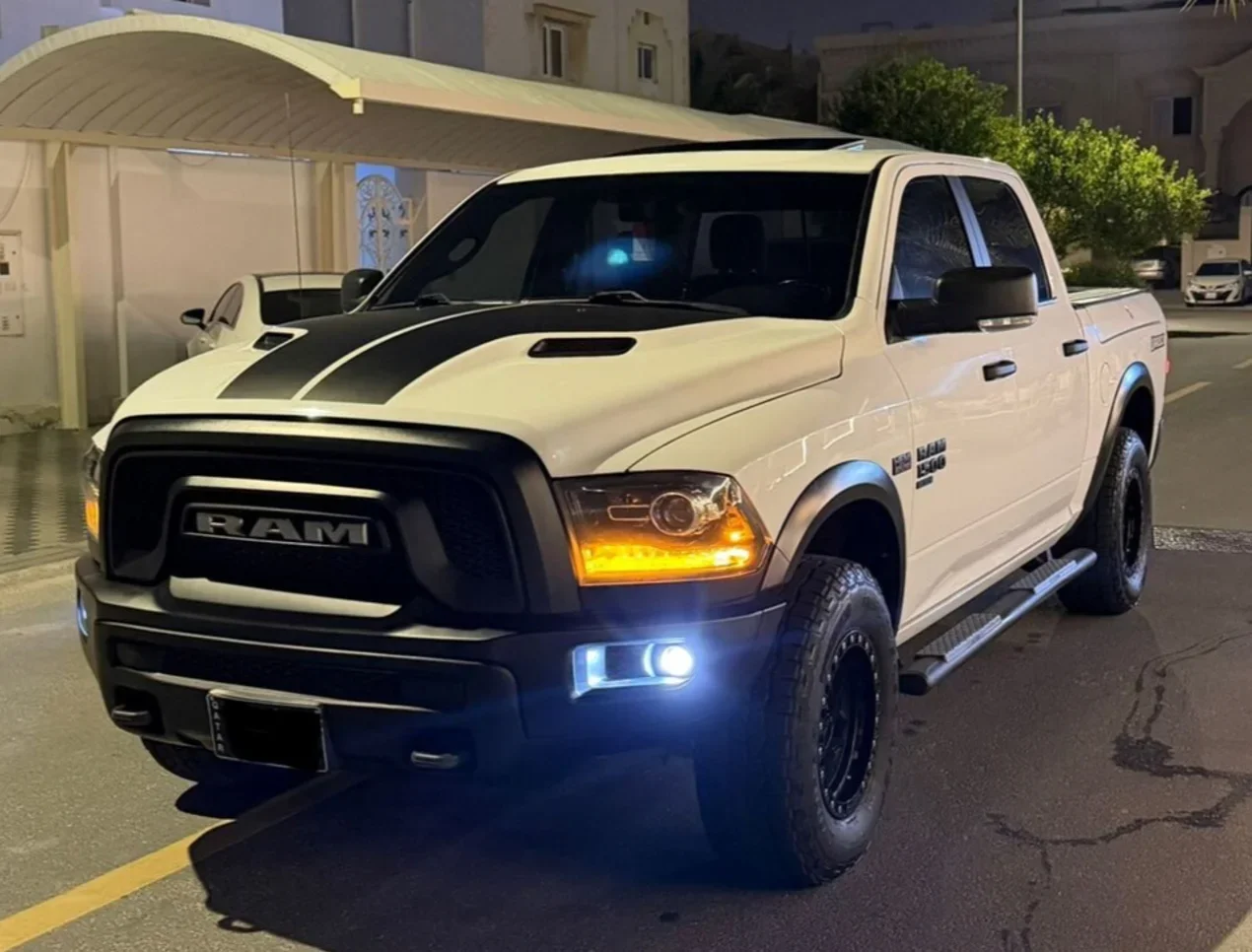 Dodge  Ram  Warlock  2021  Automatic  128,000 Km  8 Cylinder  Four Wheel Drive (4WD)  Pick Up  White