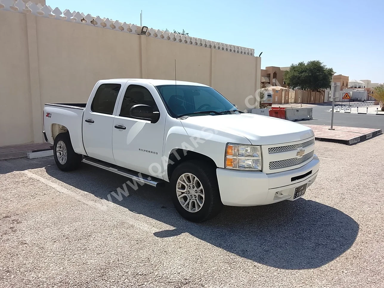 Chevrolet  Silverado  LTZ - Z71  2013  Automatic  140,000 Km  8 Cylinder  Four Wheel Drive (4WD)  Pick Up  White