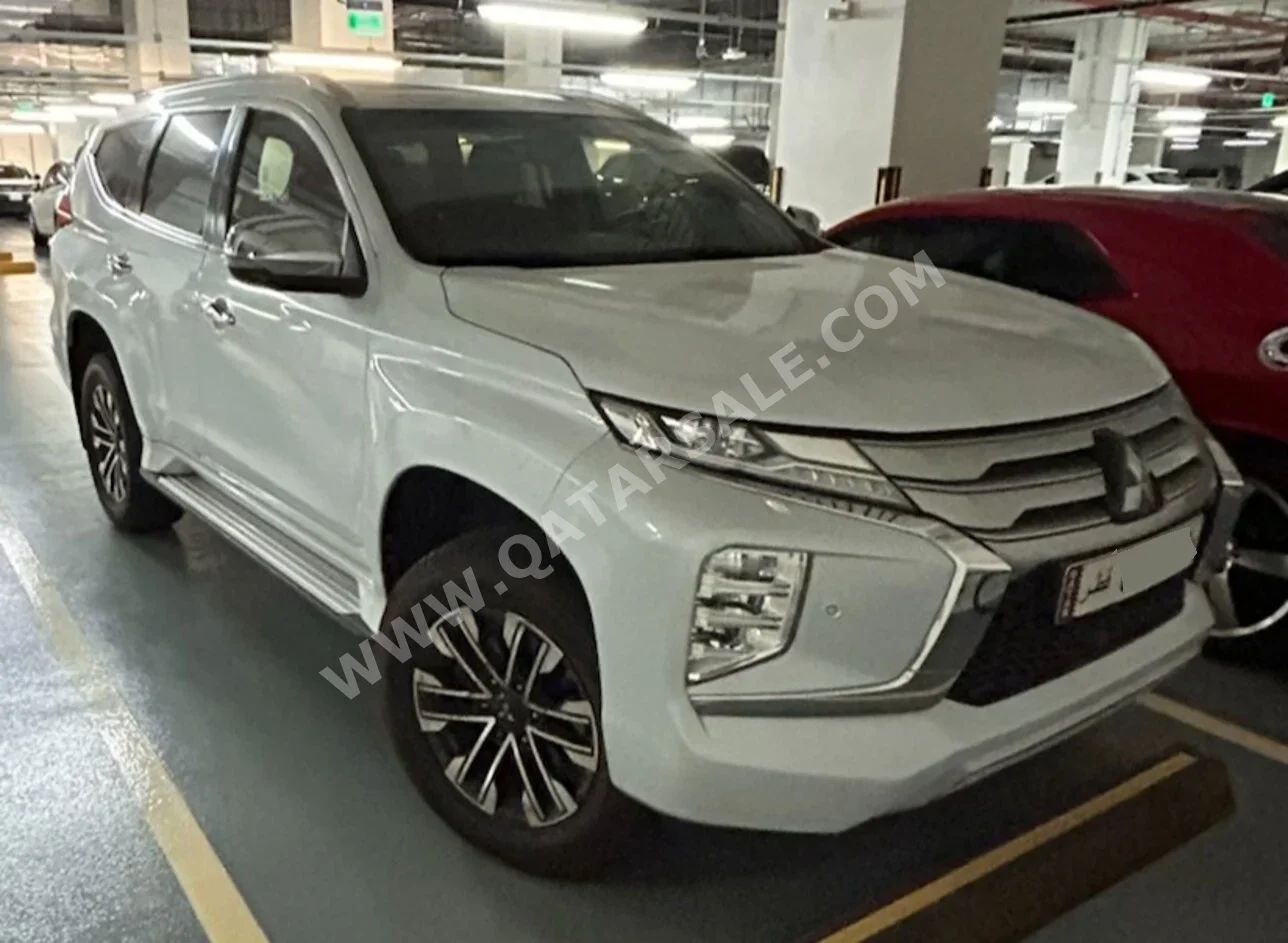 ميتسوبيشي باجيرو مونتيرو سبورت 2020 اوتوماتيك 88,500 كم 6 سلندر دفع رباعي اس يو في بيج