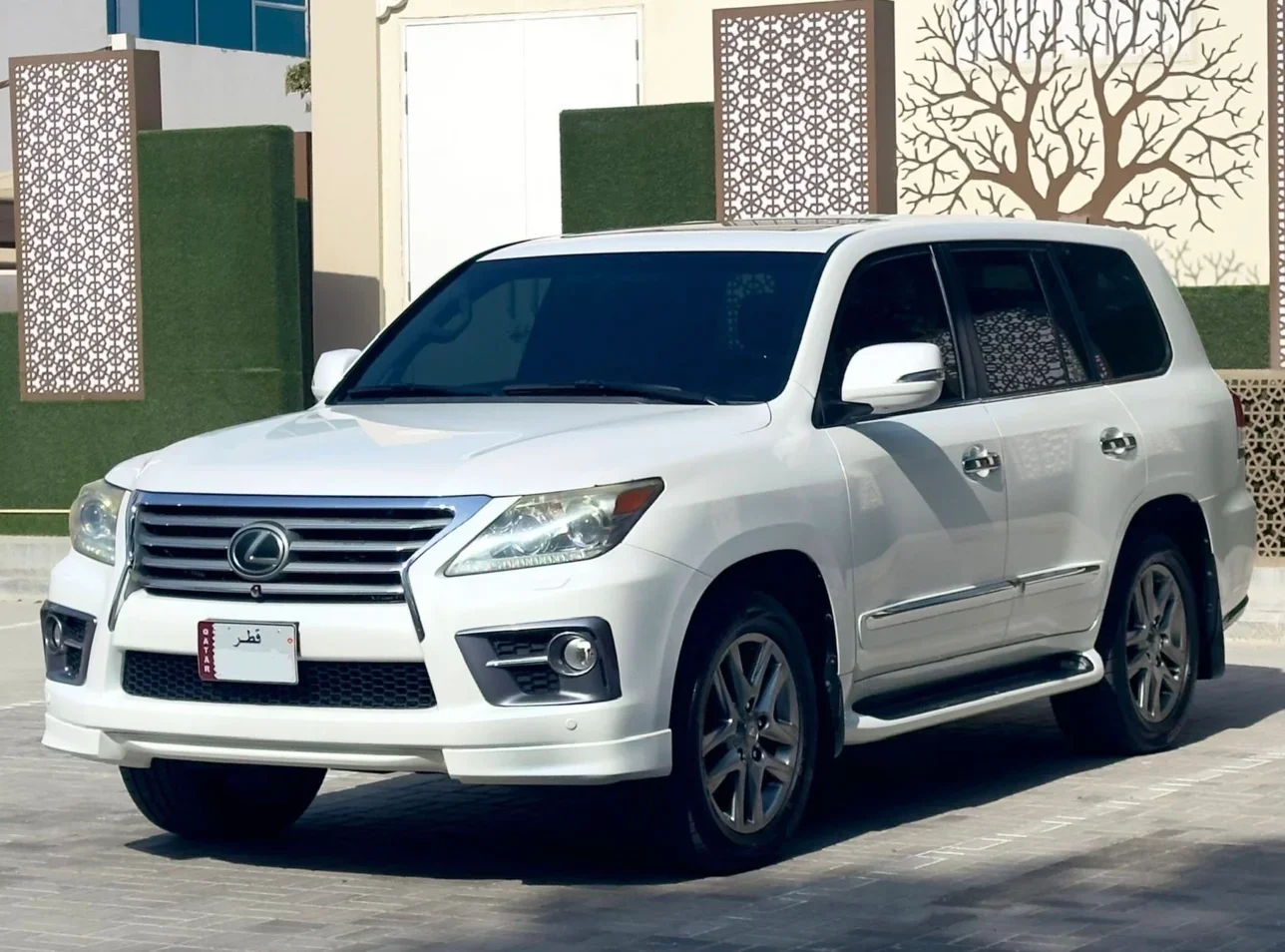 لكزس ال اكس 570 اس 2013 اوتوماتيك 200,000 كم 8 سلندر دفع رباعي اس يو في أبيض