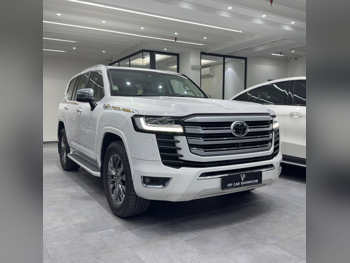 Toyota  Land Cruiser  VXR Twin Turbo  2022  Automatic  80,000 Km  6 Cylinder  Four Wheel Drive (4WD)  SUV  White