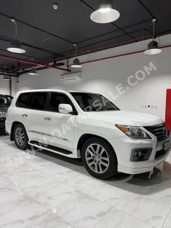 Lexus  LX  570  2012  Automatic  270,000 Km  8 Cylinder  Four Wheel Drive (4WD)  SUV  White