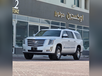 Cadillac  Escalade  2017  Automatic  107,000 Km  8 Cylinder  Four Wheel Drive (4WD)  SUV  White