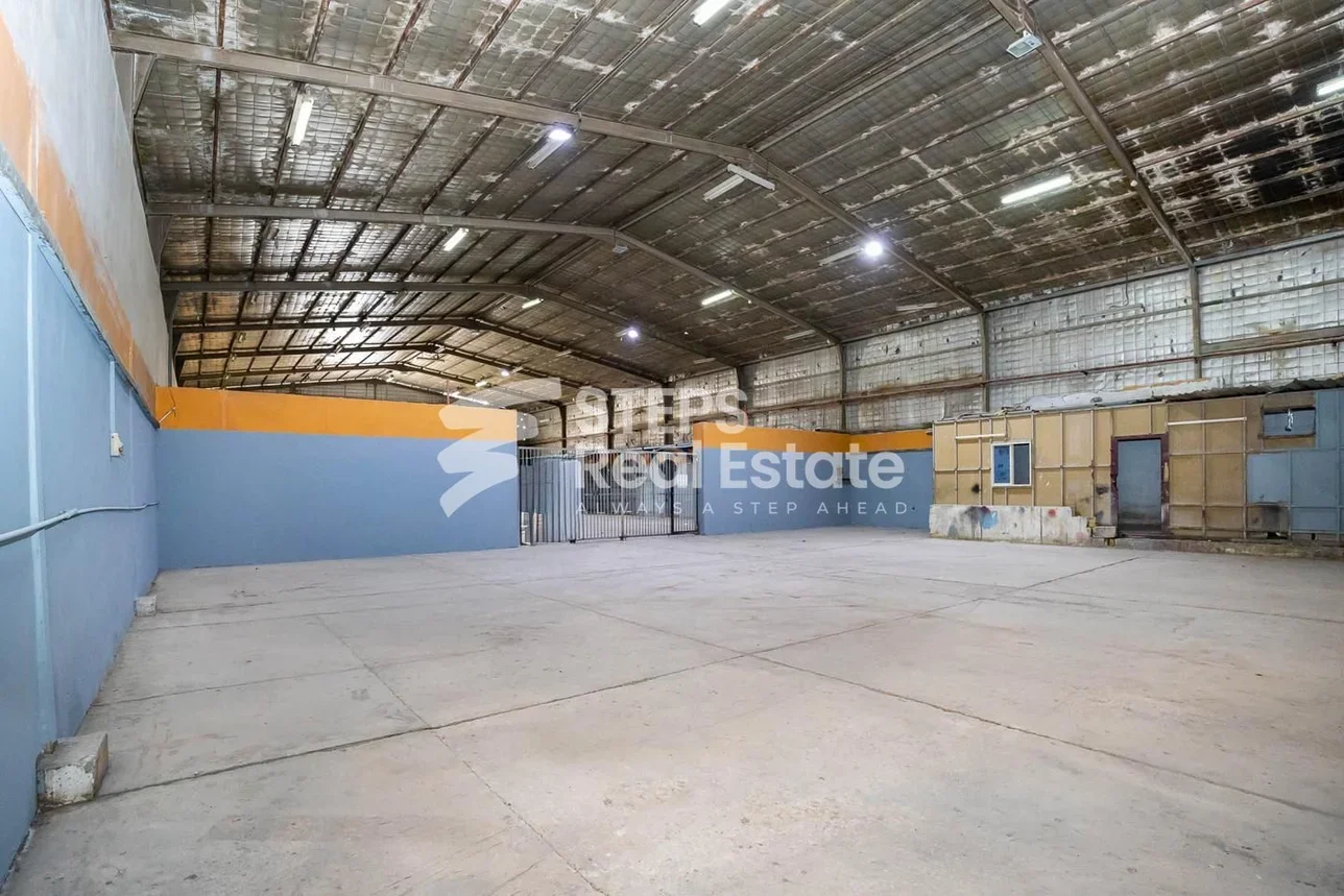 مخازن و مستودعات - الريان - المنطقة الصناعية -المساحة: 900 متر مربع