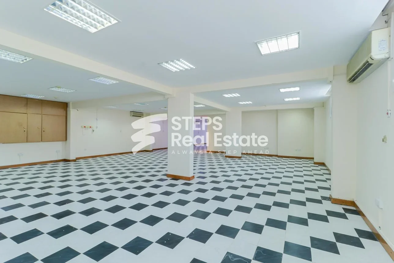 Commercial Offices - Not Furnished  - Doha  - Najma