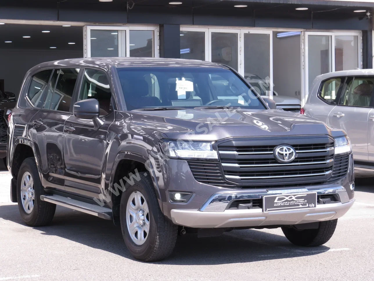 تويوتا  لاند كروزر  جي اكس  2024  اوتوماتيك  73,000 كم  6 سلندر  دفع رباعي  اس يو في  رمادي  تحت الضمان